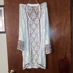 Gimmicks by BKE White Lace Blouse with Brown Accents